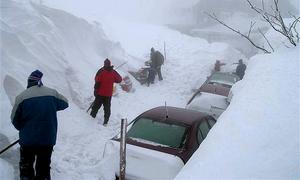 Более 200 машин блокировано в снежных заносах на трассе Урал