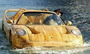 По каналам Венеции плавают автомобили-гондолы