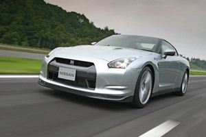 Опубликованы официальные фото Nissan GT-R