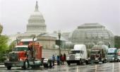 Дальнобойщики США митингуют против роста цен на бензин