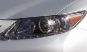 Lexus опубликовал первый тизер нового седана ES