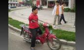 Полиция Китая поймала безрукого водителя
